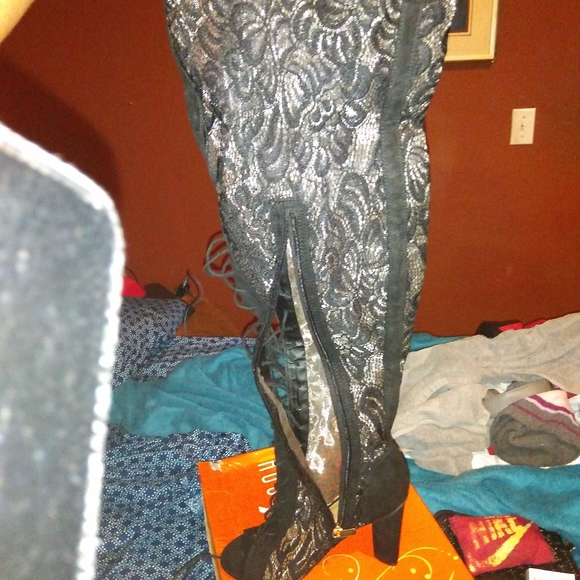 Size 11 thigh high lace peep toe boots - Picture 2 of 2